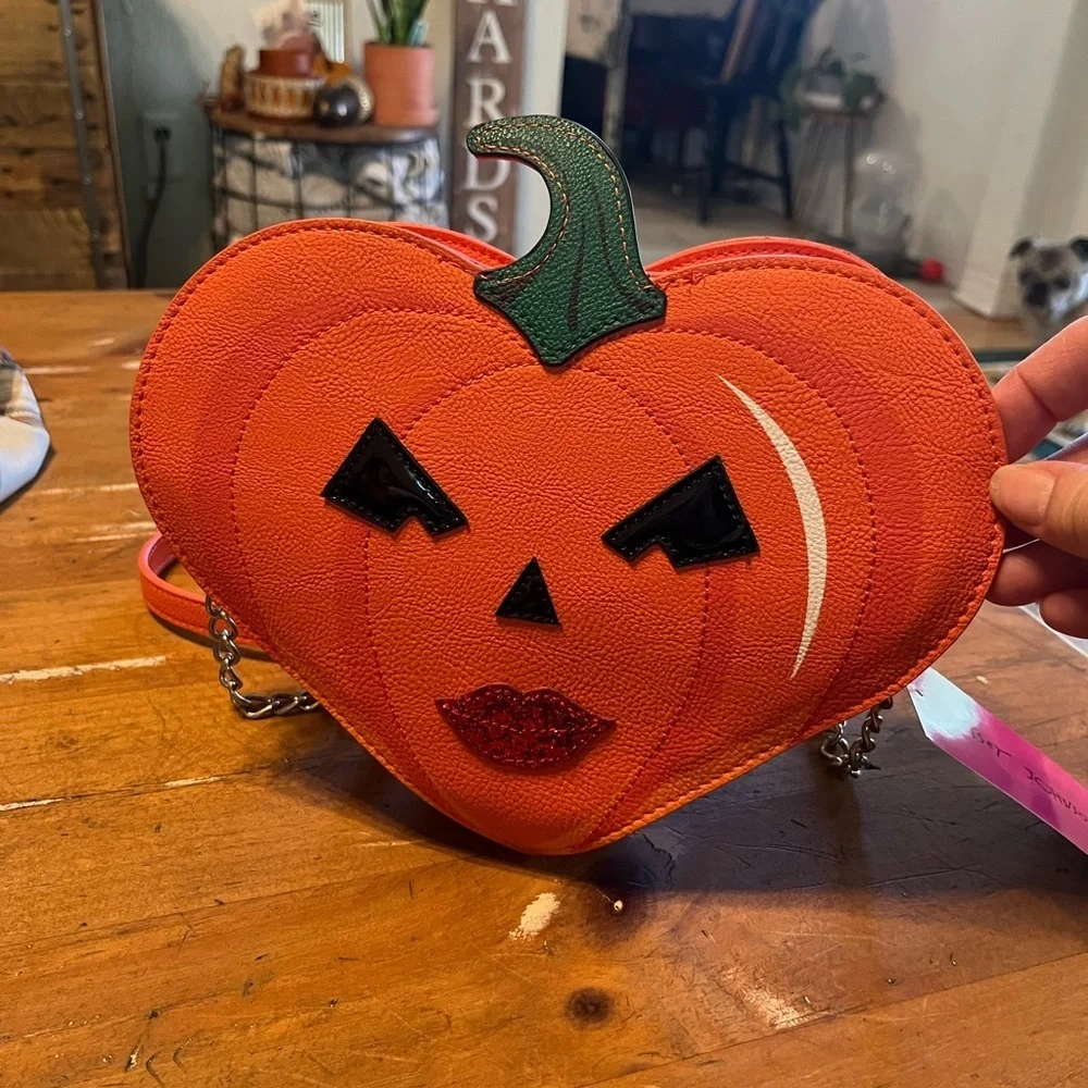 NWT Betsey Johnson Pumpkin Purse ๐ Kitsch Pumpkin Crossbody - Picture 2 of 7